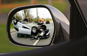 Car accident seen from driver-side mirror of another car. Image by Alexa from Pixabay